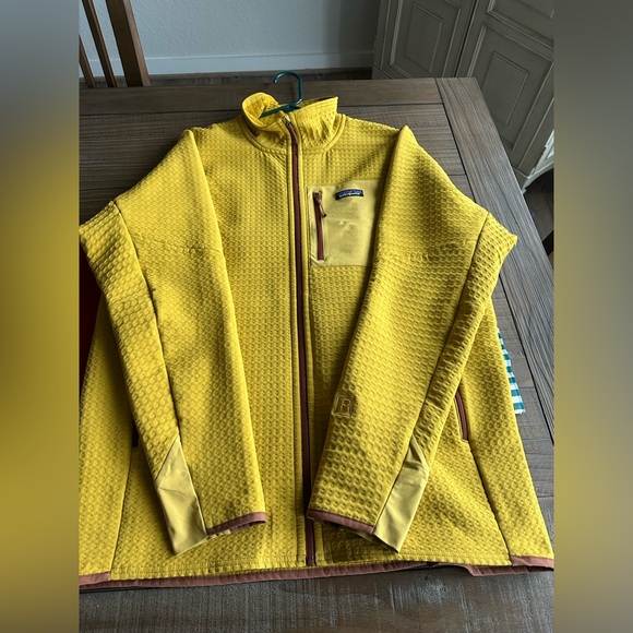 Patagonia Men's Jacket - Picture 3 of 9